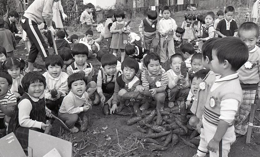 1981 いも掘り081.jpg